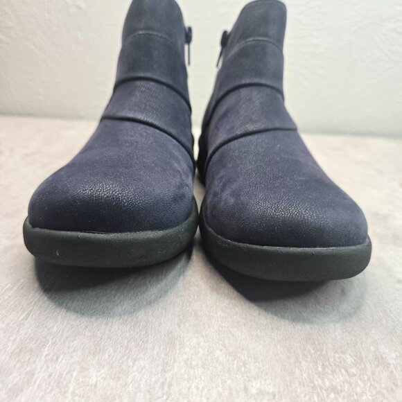 Clarks Ankle Boots Size 7 Navy Blue Minimalist Normcore Casual Comfort Booties - Picture 2 of 10